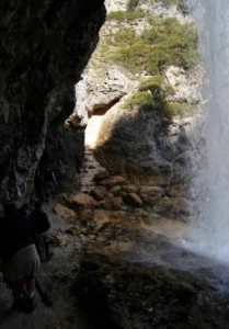 sotto la cascata
